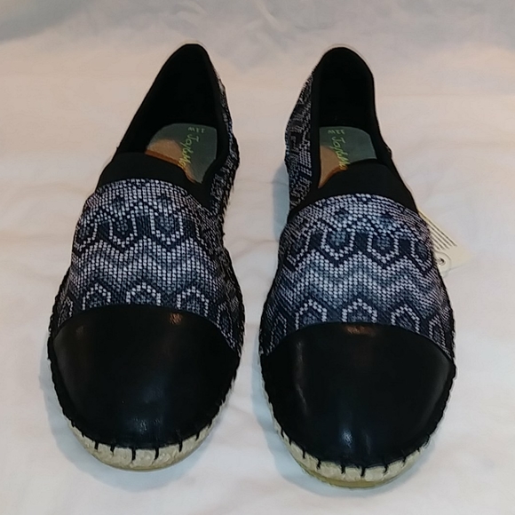 Black/White Slip On Flats size 11 - Picture 2 of 8